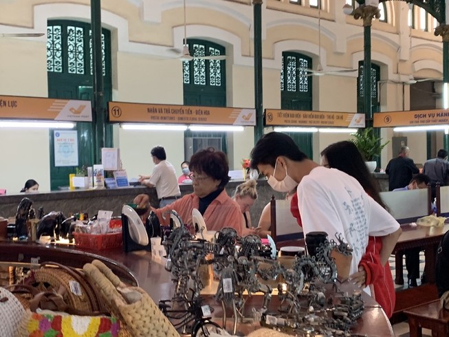 Dịch COVID-19: Kinh doanh lưu trú, ăn uống... tuột dốc