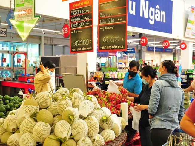 Mua thực phẩm tích trữ giảm mạnh, hàng đầy ắp kệ