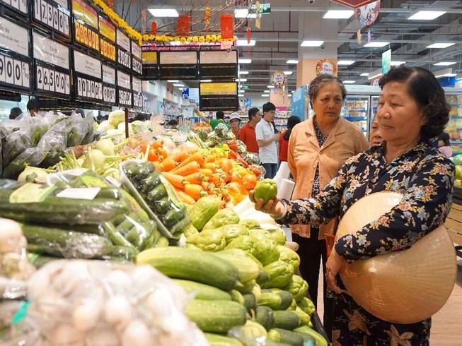Nhiều siêu thị tăng cường bán hàng qua điện thoại