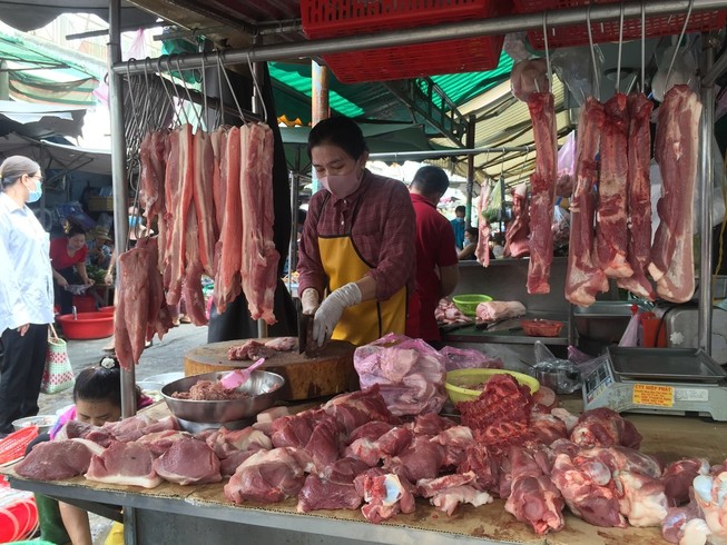 Đại gia bất ngờ dừng bán heo hơi cho thương lái