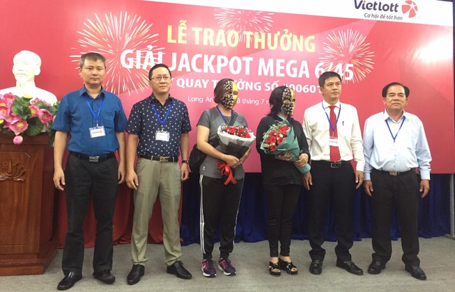 2 người phụ nữ trúng Vietlott hơn 91 tỷ đồng
