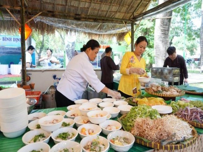 Tôm Đức, gỏi Thái, cua Hoàng Đế...xuất hiện ở ngày hội du lịch