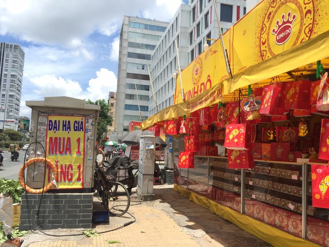 Chưa đến mùa, bánh trung thu đã đại hạ giá