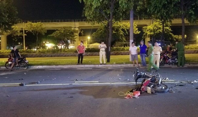 Hai xe máy tông nhau khiến ba người thương vong