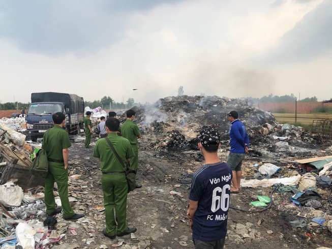 Hàng trăm tấn chất thải rắn công nghiệp được đốt sai quy định