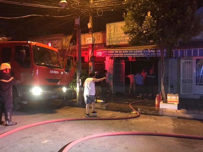 Cháy kho hàng vắng chủ tại quận 9
