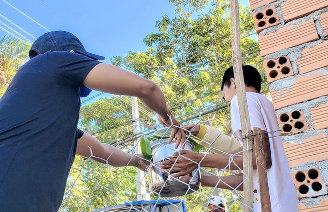 Chợ lưu động giá rẻ phục vụ khu cách ly thôn Văn Lâm 3