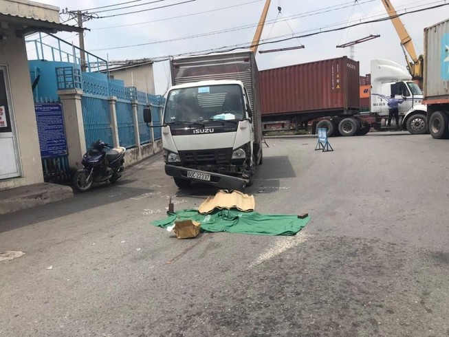 Xe container cán chết tài xế xe tải trong cảng Transimex