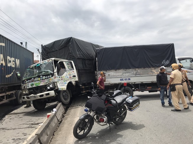 Tai nạn liên hoàn xảy ra ở dốc Thiên Thu
