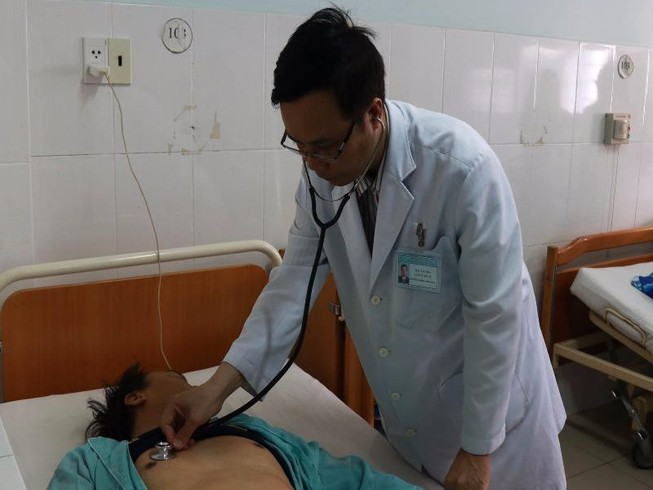 10 người nhập viện cấp cứu sau khi ăn lẩu cá biển