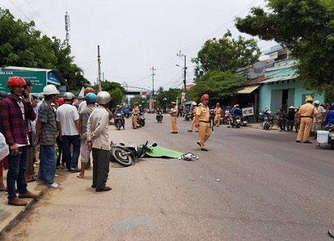 Trên đường thăm mẹ, cán bộ VKS bị xe tải cán tử vong