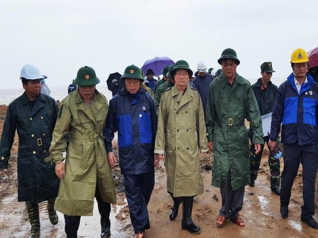 Phó Thủ tướng: Phải đảm bảo an toàn cho dân vùng bão