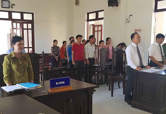 Phán chấm dứt hợp đồng lao động sai nhưng không tuyên nhận lại