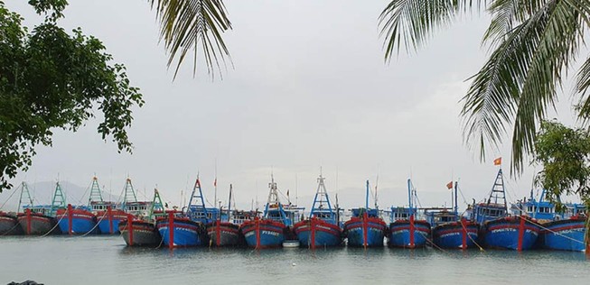 Phú Yên gọi điện đến từng nhà để sơ tán dân tránh bão số 6