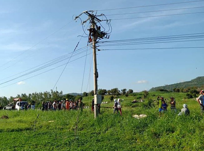 Một công nhân chết thảm trên trụ điện cao thế