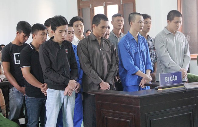 2 án chung thân, 145 năm tù cho 12 thanh niên chém chết người