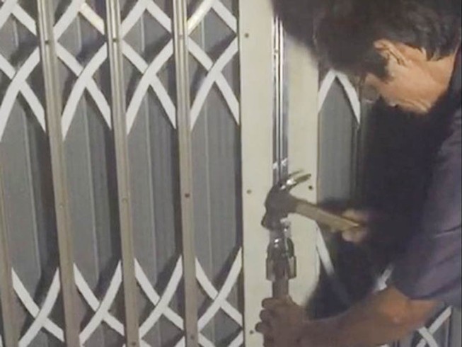 4 gia đình bỗng dưng bị 'nhốt' khi đang ngủ