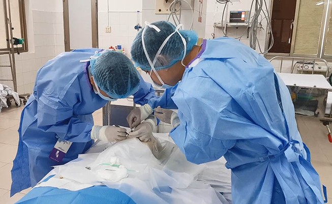 1 thanh niên vừa qua đời đem lại ánh sáng cho 2 người