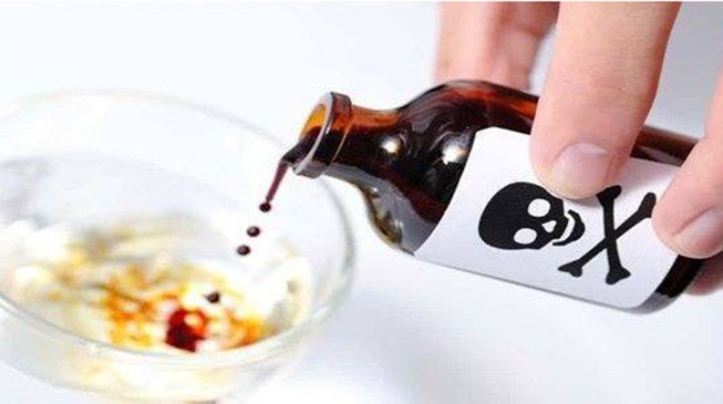 Bỏ thuốc đầu độc cả gia đình người tình