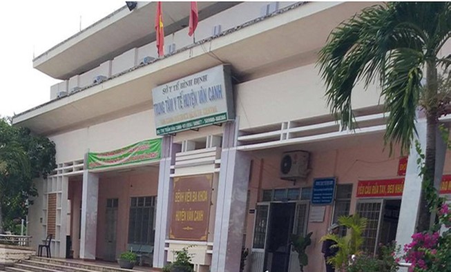 Phó giám đốc trung tâm y tế có em ruột làm kế toán trưởng