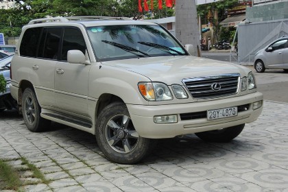 Tạm giữ siêu xe nghi nhập lậu, gắn mác 'báo chí'