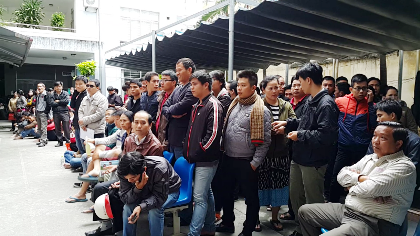 Đà Nẵng: Người dân thức trắng đêm chờ đăng ký tiêm vaccine