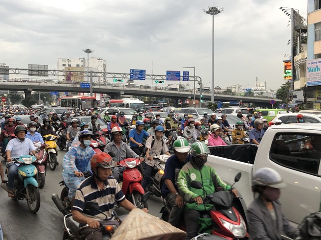 Đề xuất bật đèn xe máy cả ban ngày: Vẫn chưa thuyết phục