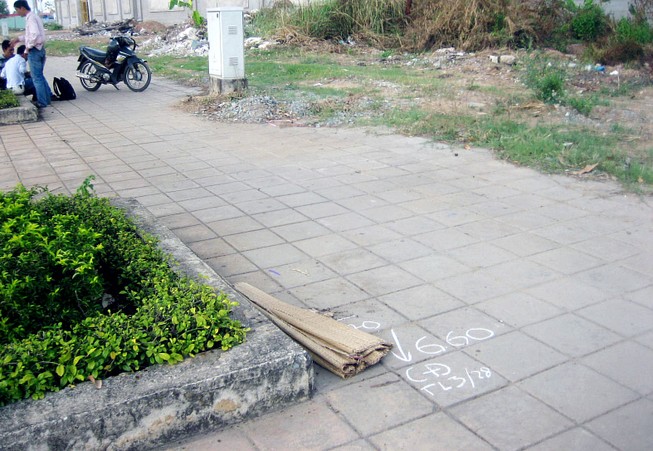 Phát hiện xác thanh niên ngay bên vệ đường