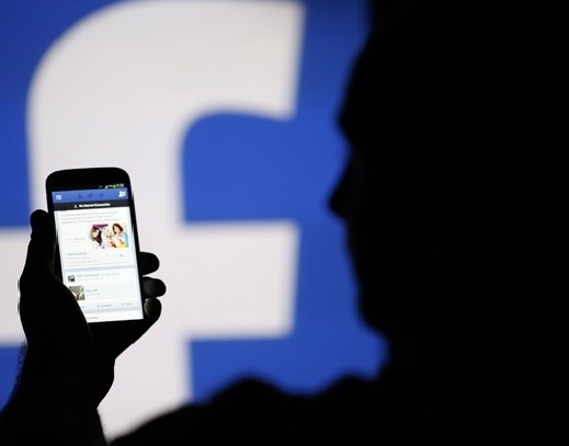 Chồng tôi nghiện 'vẽ mặt' trên facebook