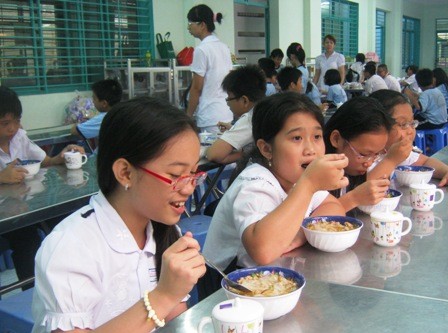 Chóng mặt với tiền học bán trú