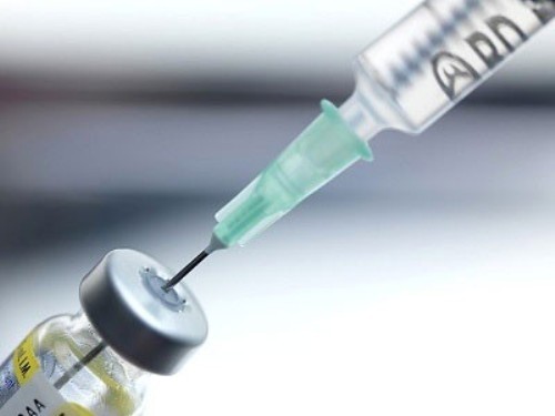 Cứu sống bé gái ba tháng tuổi ngưng tim sau khi tiêm vaccine