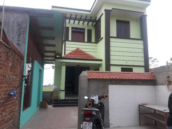 Phát hiện mẹ tự vẫn bên hai con nhỏ