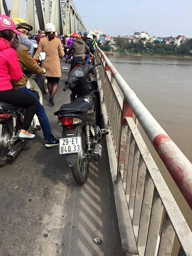 Nam thanh niên nhảy cầu Chương Dương tự tử