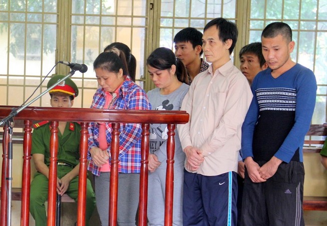Mua tiền giả từ Trung Quốc về nước tiêu thụ