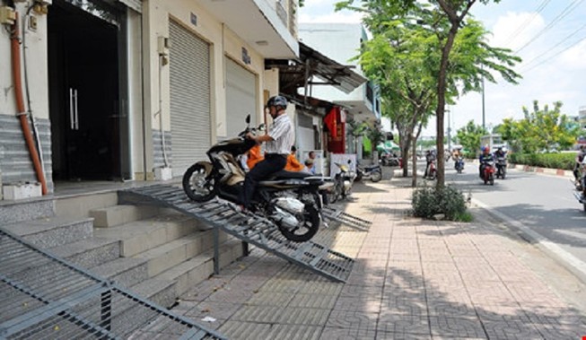 Đập tam cấp vào nhà, chính quyền và người dân đều khó