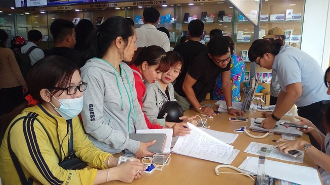 Chụp hình thuê bao di động: Khi khách hàng nổi giận