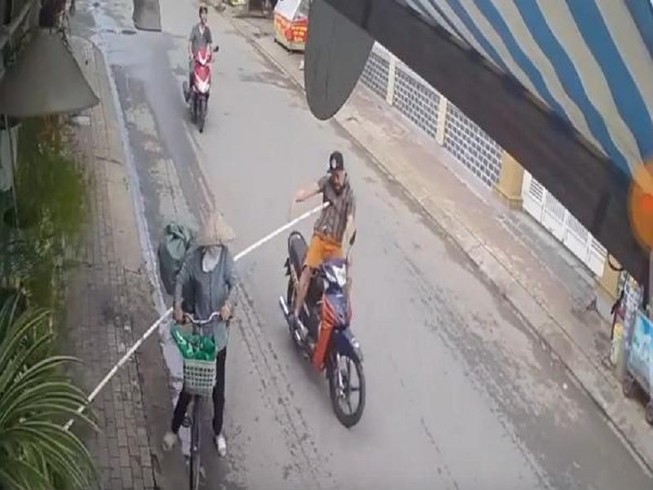Đo đất vì gặp Tôn Ngộ Không giữa đường