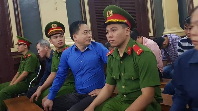 Vì sao Vũ 'nhôm' vừa là bị cáo lại vừa là người liên quan?