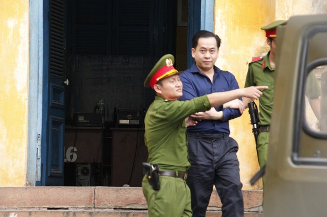 Vũ 'nhôm' bị yêu cầu trực tiếp bồi thường gần 300 tỉ