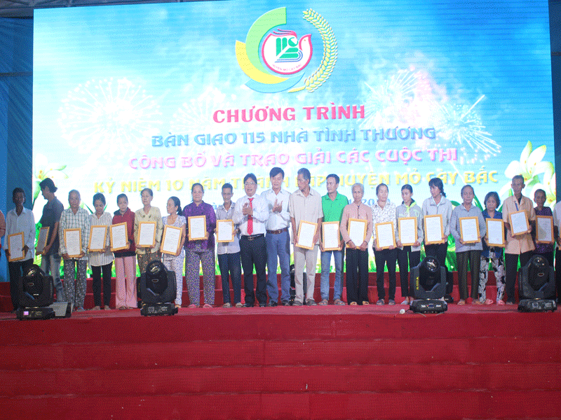 Hơn 4,6 tỉ đồng xây nhà tình thương cho hộ nghèo ở Mỏ Cày Bắc