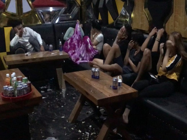 Phát hiện 34 người dùng ma túy tại 2 quán karaoke