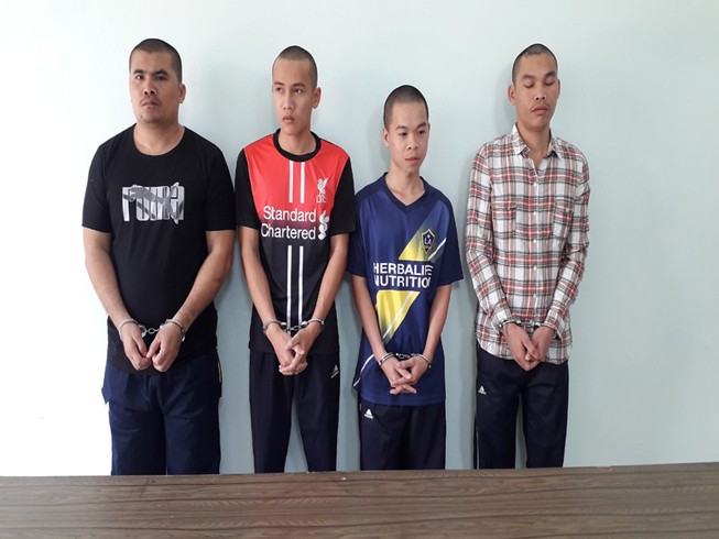 Dọa chủ nhà bằng mã tấu để cướp 15 con gà