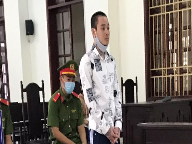 Cùng đi biển, anh tử vong em vào tù