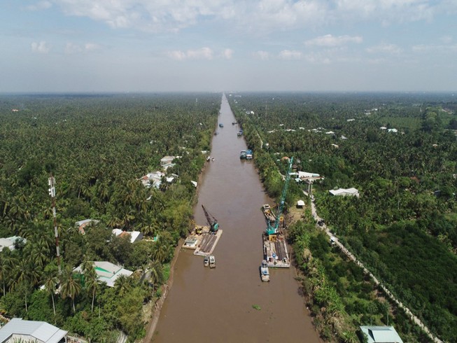 Dỡ xong đập tạm, kênh Nguyễn Tấn Thành thông suốt trở lại