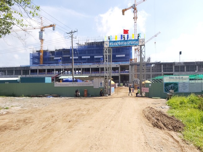 Rơi từ cẩu tháp công trình bệnh viện, 1 công nhân tử vong