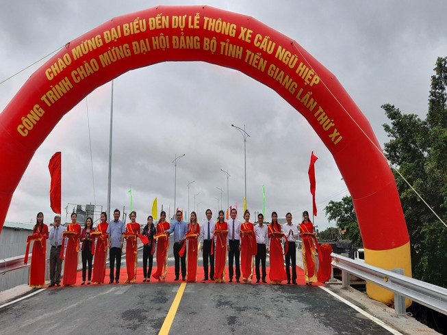 Tiền Giang xong 5 cây cầu chào mừng Đại hội Đảng bộ tỉnh