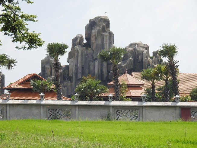 Kiểm điểm hàng loạt cán bộ vụ 'Núi mọc giữa đồng'