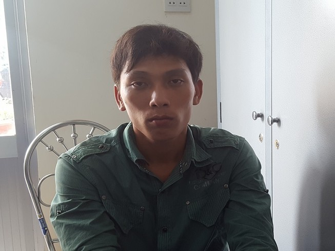 Giả cảnh sát bắt người, bị cảnh sát thật bắt lại