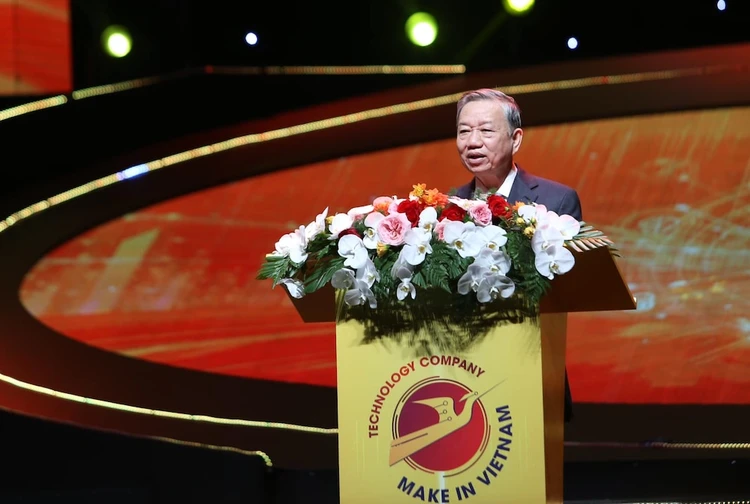 Tổng Bí thư Tô Lâm vui mừng trước những bước phát triển mạnh mẽ trong lĩnh vực công nghệ số của Việt Nam thời gian qua Tổng Bí thư Tô Lâm