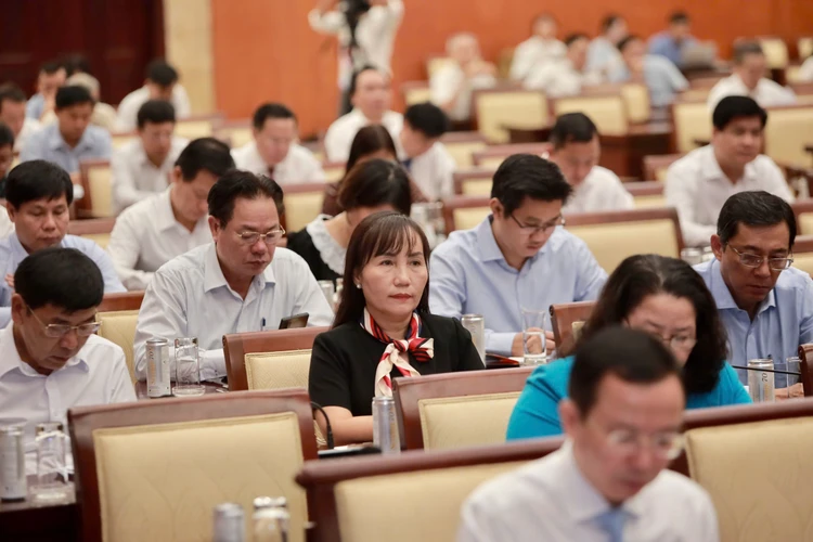 Các đại biểu tham dự hội nghị. Ảnh: NGUYỆT NHI bi-thu-nguyen-van-nen-3.jpg